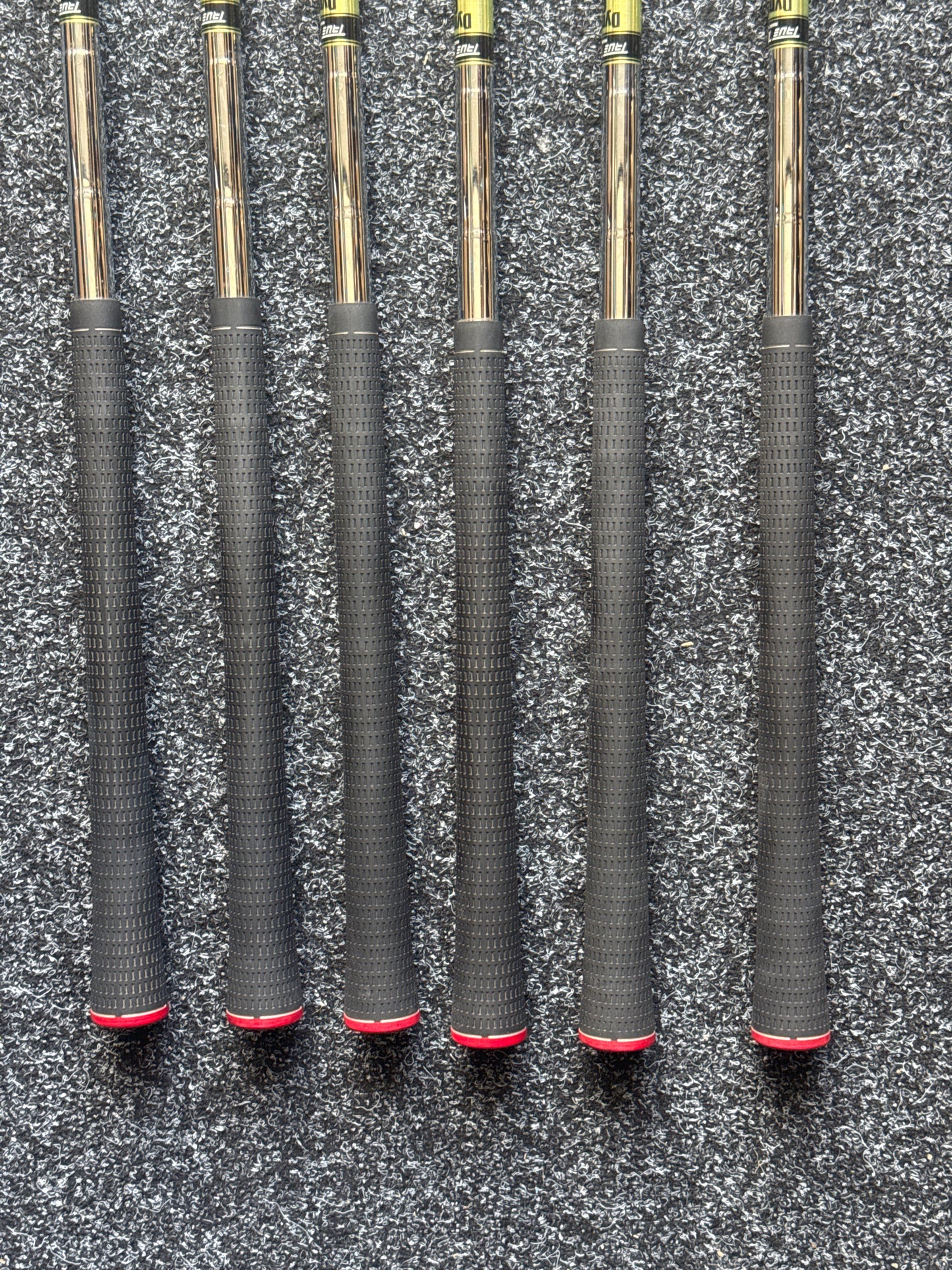 TaylorMade R9 5–PW Iron Set (Stiff)