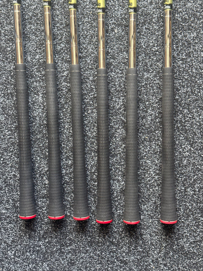 TaylorMade R9 5–PW Iron Set (Stiff)