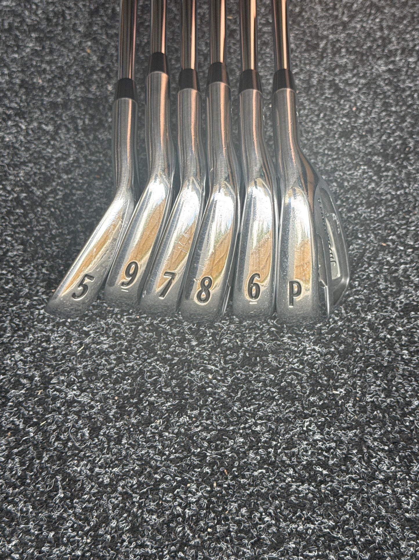 Titleist AP2 5–PW Iron Set (Stiff)