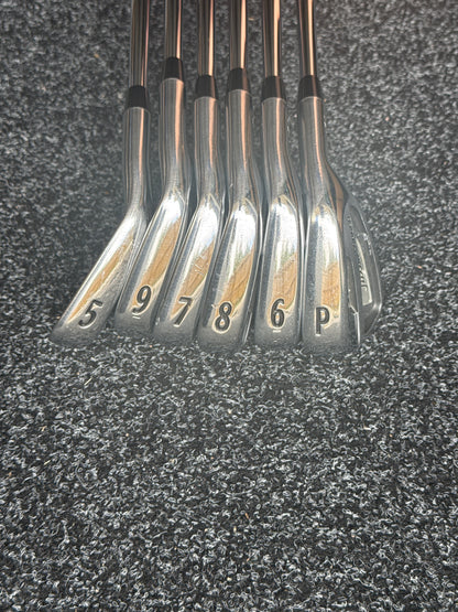 Titleist AP2 5–PW Iron Set (Stiff)