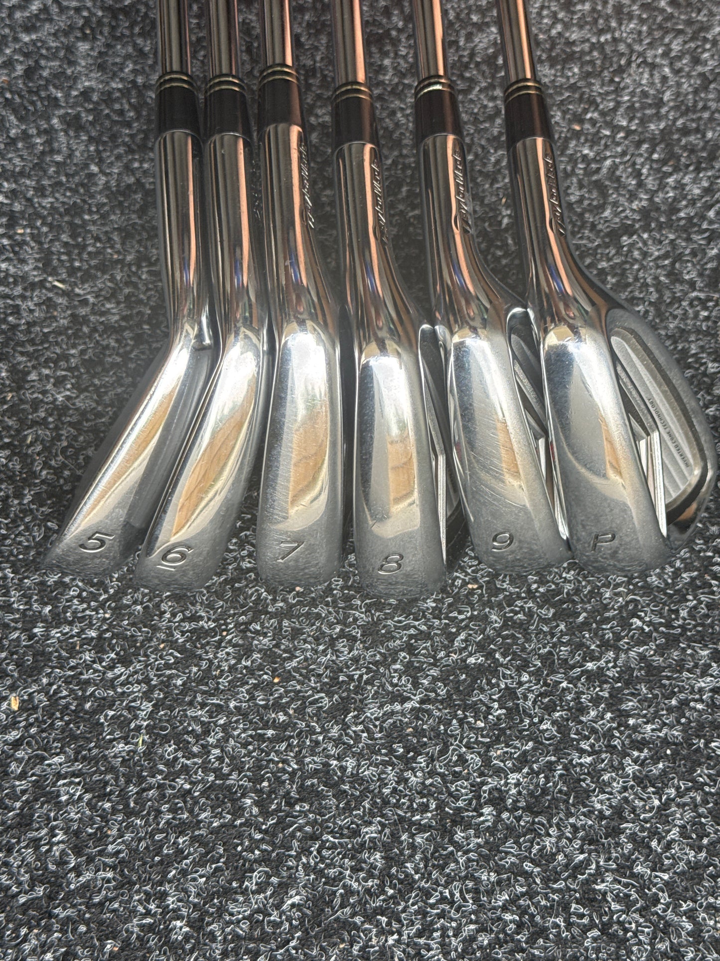 TaylorMade R9 5–PW Iron Set (Stiff)
