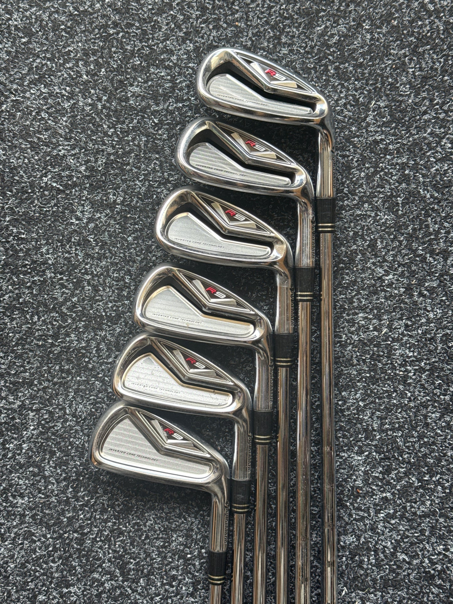 TaylorMade R9 5–PW Iron Set (Stiff)