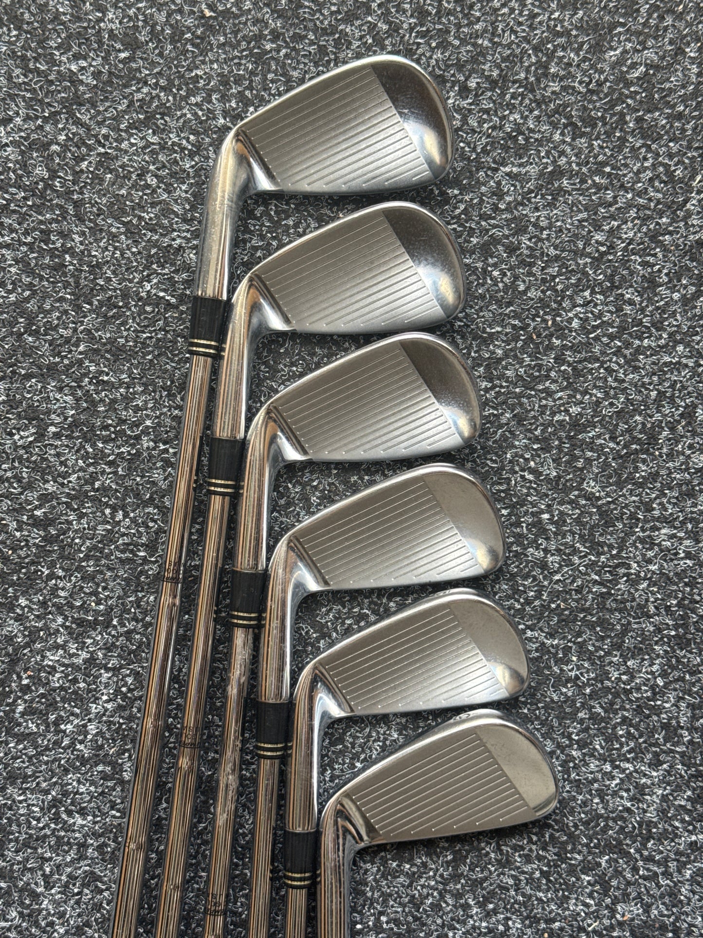 TaylorMade R9 5–PW Iron Set (Stiff)