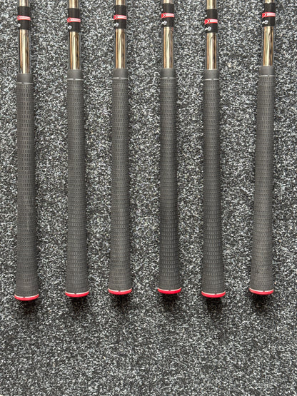 TaylorMade R9 5–PW Iron Set (Stiff)