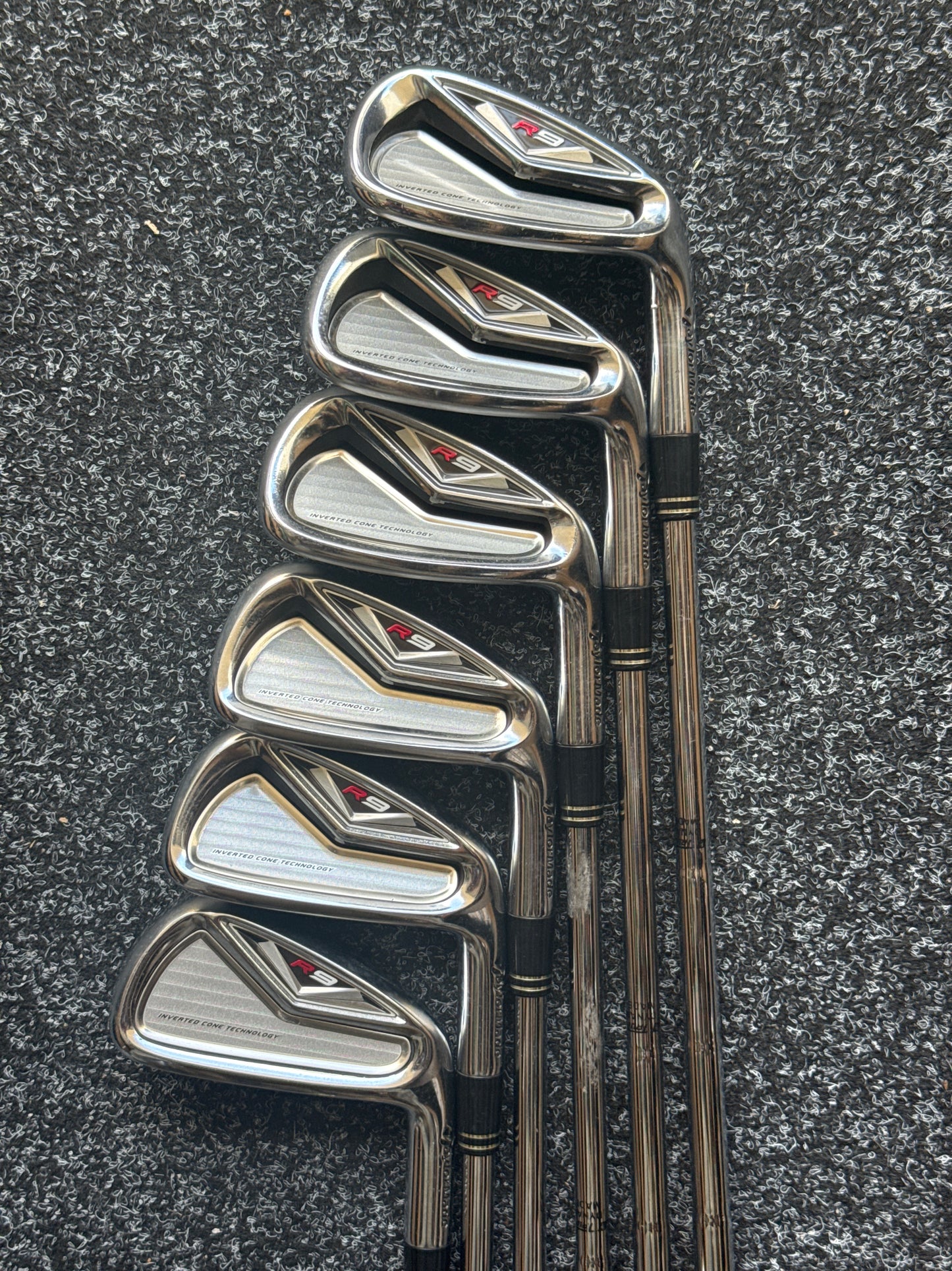 TaylorMade R9 5–PW Iron Set (Stiff)