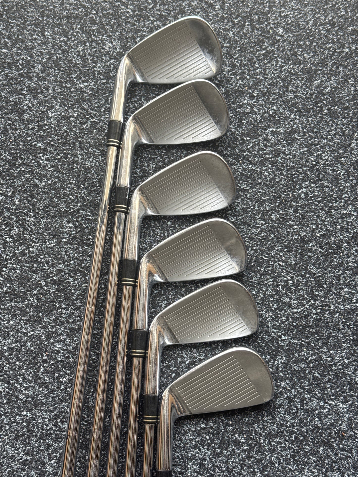 TaylorMade R9 5–PW Iron Set (Stiff)