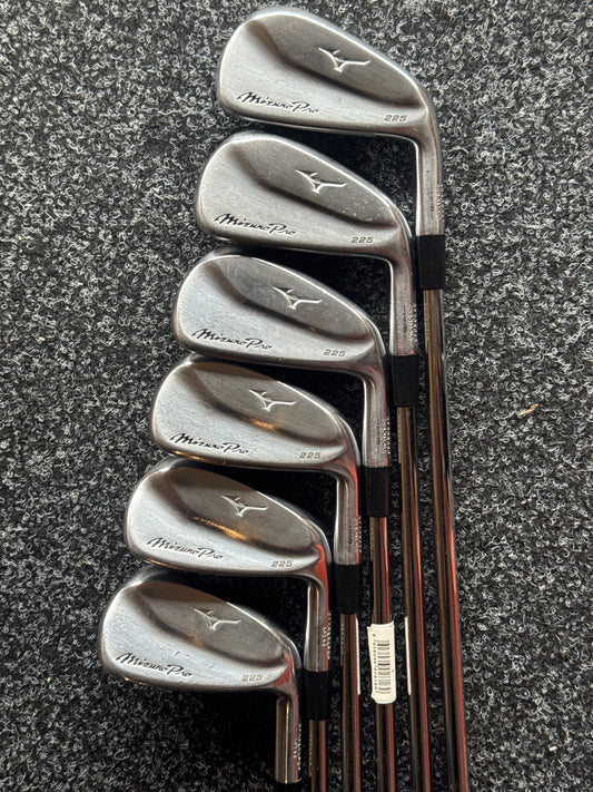 Mizuno PRO225 5-PW Iron Set (Stiff)